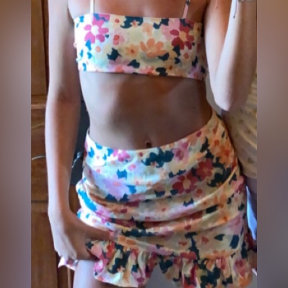 set - Picture 4 of 4